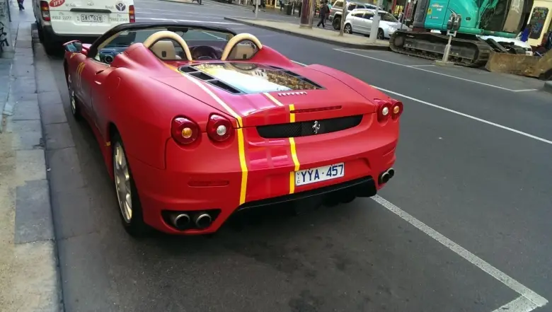 Новости: За 4.95$ McDonald’s доставит еду на Ferrari или Lamborghini