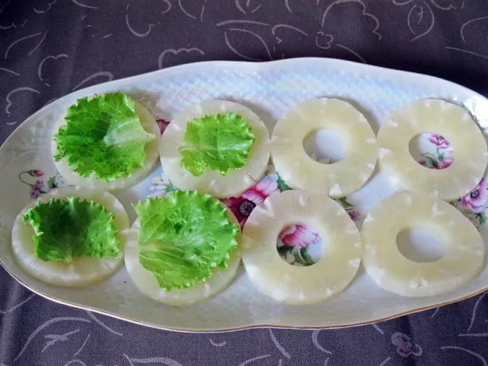 Закуски: Ананасная закуска с сыром