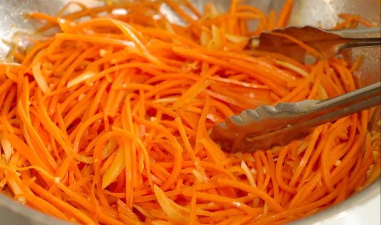 Факты о еде: Морковку по-корейски впервые придумали в СССР