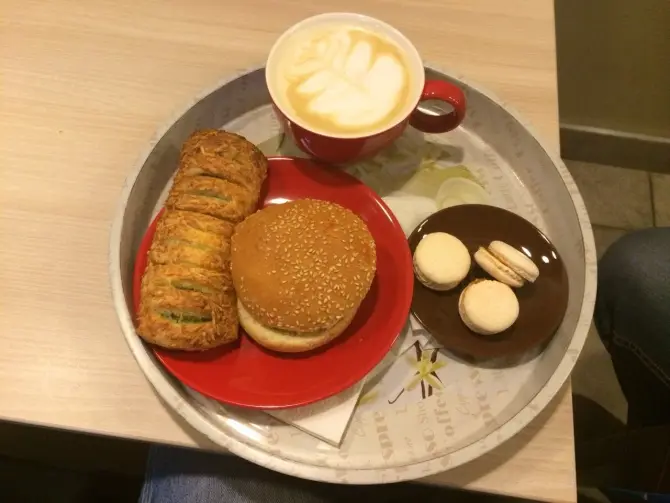 Instagram: Coffeeberry, Минск - латте+вкусняшка