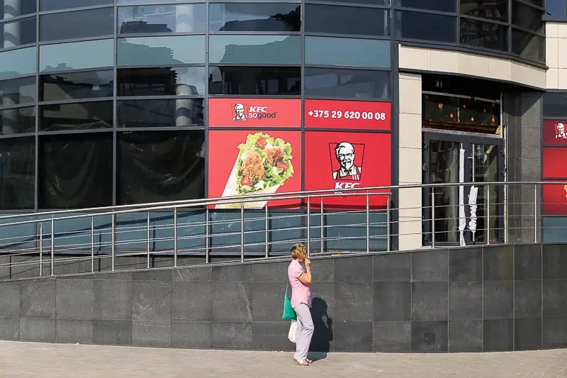 Минск: Откроется ли в срок? Что творится внутри нового куриного ресторана «KFC»