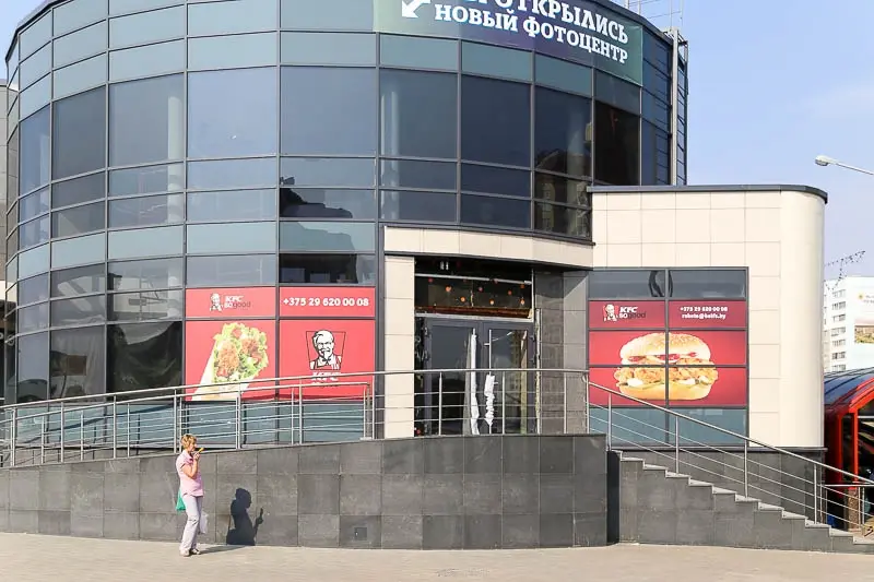 Минск: Откроется ли в срок? Что творится внутри нового куриного ресторана «KFC»