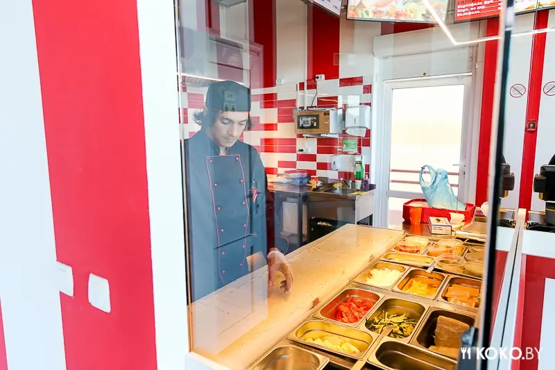 Заведения: Кафе «Doner kebab» – кебабы, фалафель, восточные бургеры. 24 часа в сутки, 7 дней в неделю