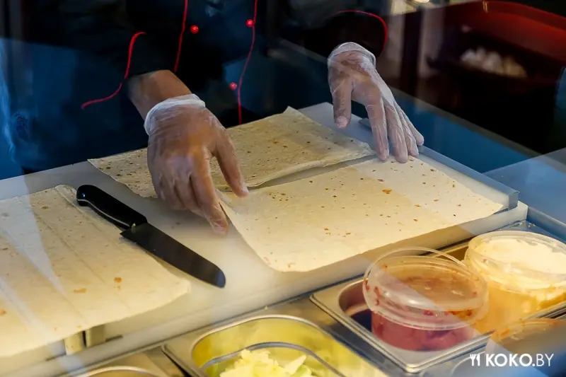 Заведения: Кафе «Doner kebab» – кебабы, фалафель, восточные бургеры. 24 часа в сутки, 7 дней в неделю