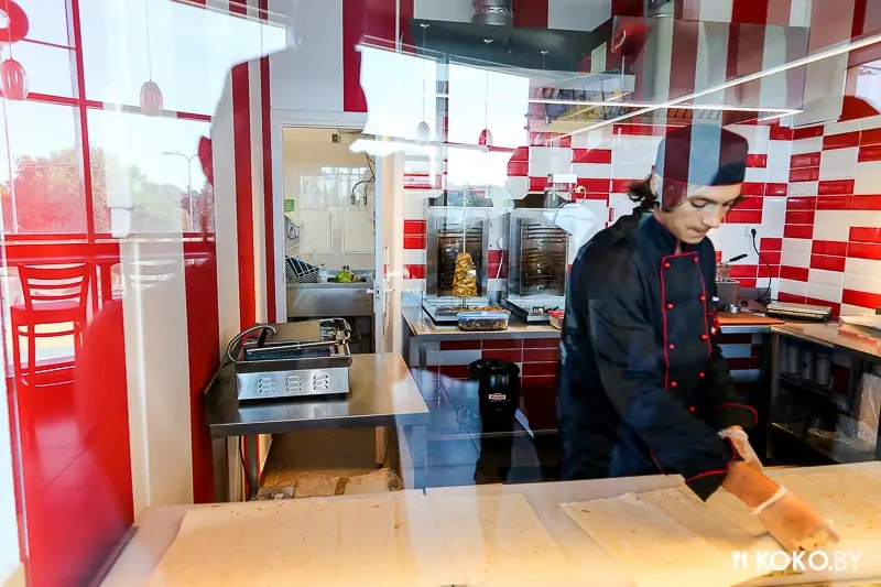 Заведения: Кафе «Doner kebab» – кебабы, фалафель, восточные бургеры. 24 часа в сутки, 7 дней в неделю