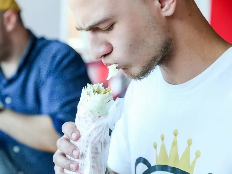 Заведения: Кафе «Doner kebab» – кебабы, фалафель, восточные бургеры. 24 часа в сутки, 7 дней в неделю