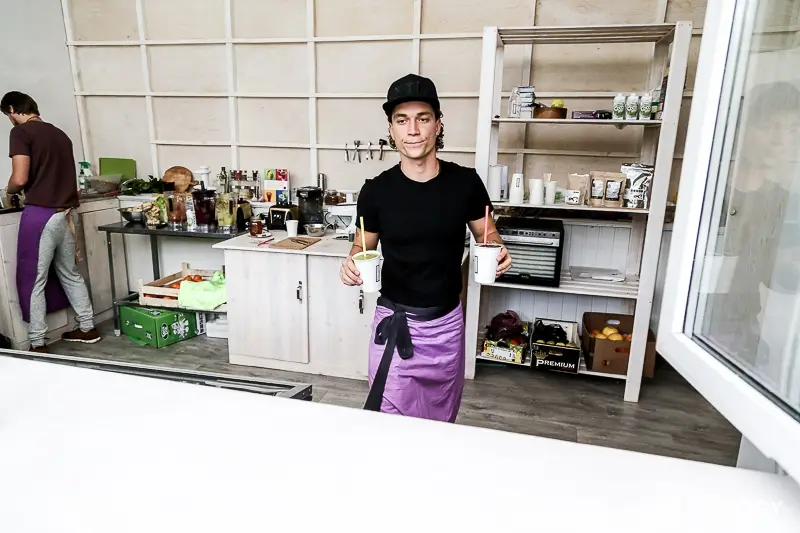 Заведения: «Raw Cafe» — пока единственное сыроедческое кафе в Минске формата take away