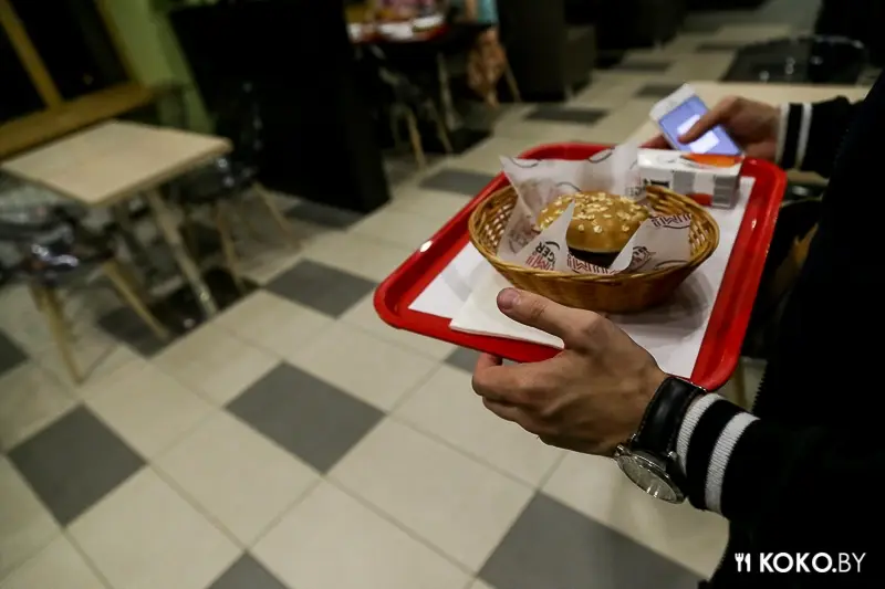 Минск: «YumBurger» оперативно переименовался в «Burger House» и сменил бургеры!