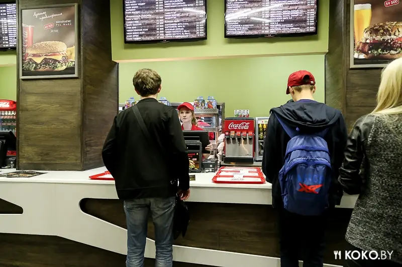 Минск: «YumBurger» оперативно переименовался в «Burger House» и сменил бургеры!