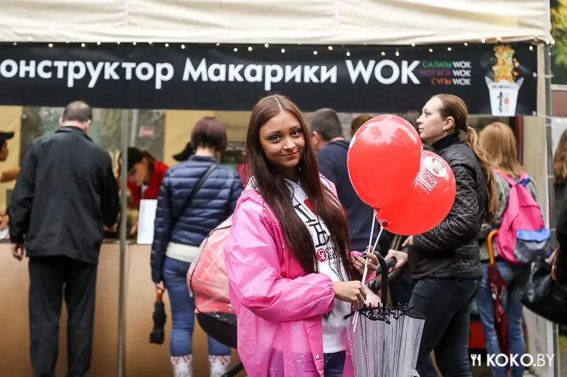 Минск: Фестиваль уличной еды Vulitsa.Ezha в парке Челюскинцев: дождь, типичная еда и позитивные минчане