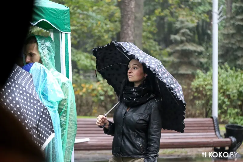 Минск: Фестиваль уличной еды Vulitsa.Ezha в парке Челюскинцев: дождь, типичная еда и позитивные минчане