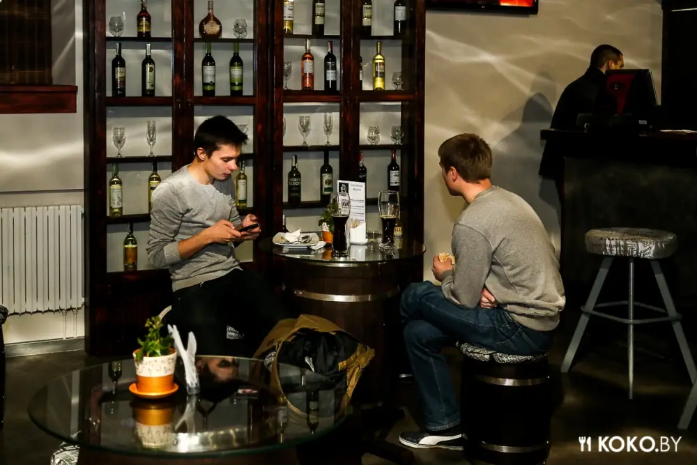 Заведения: Новый антикризисный бар «Beer & Wine» с душевной кухней, который работает круглые сутки