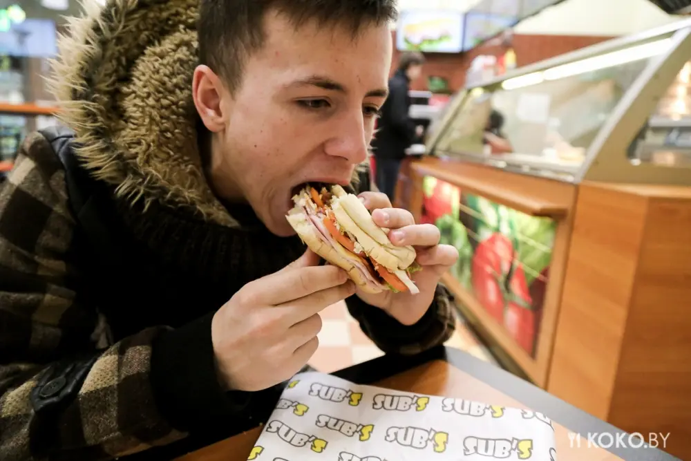 Заведения: Новое кафе «Sub’s» с уникальными, тридцати сантиметровыми сэндвичами