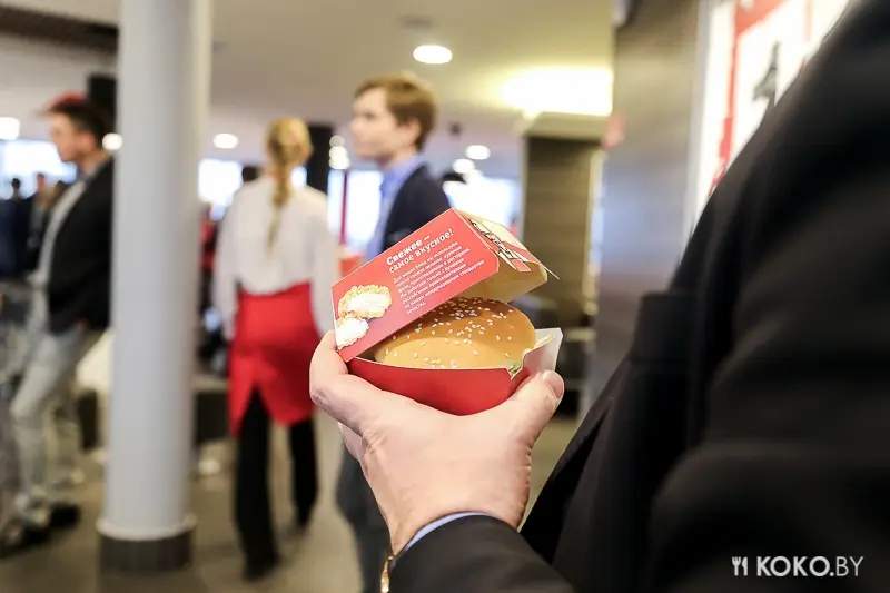 Фотоотчеты: Феерическое открытие «KFC» с блэкджеком и бесплатными напитками. И 4 каверзных вопроса