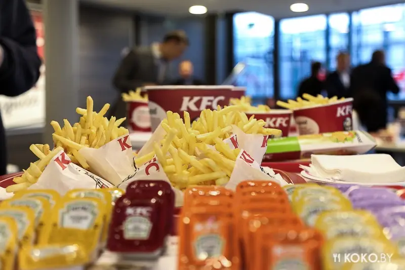 Фотоотчеты: Феерическое открытие «KFC» с блэкджеком и бесплатными напитками. И 4 каверзных вопроса