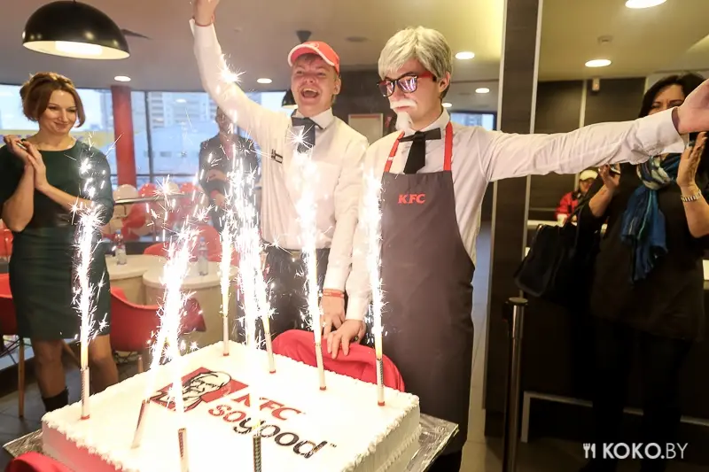 Фотоотчеты: Феерическое открытие «KFC» с блэкджеком и бесплатными напитками. И 4 каверзных вопроса