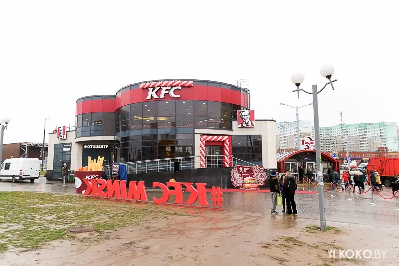 Фотоотчеты: Феерическое открытие «KFC» с блэкджеком и бесплатными напитками. И 4 каверзных вопроса