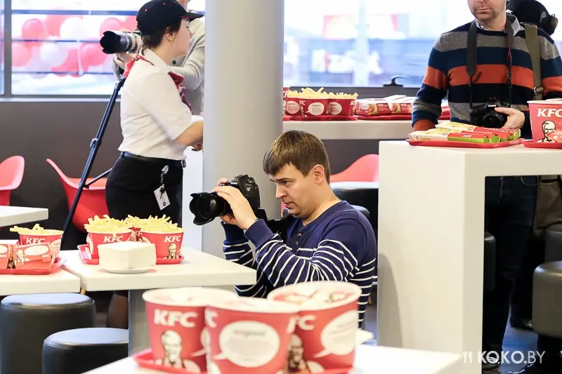 Фотоотчеты: Феерическое открытие «KFC» с блэкджеком и бесплатными напитками. И 4 каверзных вопроса