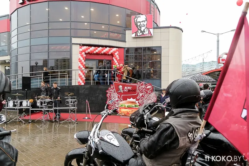 Фотоотчеты: Феерическое открытие «KFC» с блэкджеком и бесплатными напитками. И 4 каверзных вопроса