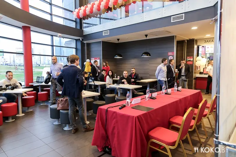 Фотоотчеты: Феерическое открытие «KFC» с блэкджеком и бесплатными напитками. И 4 каверзных вопроса