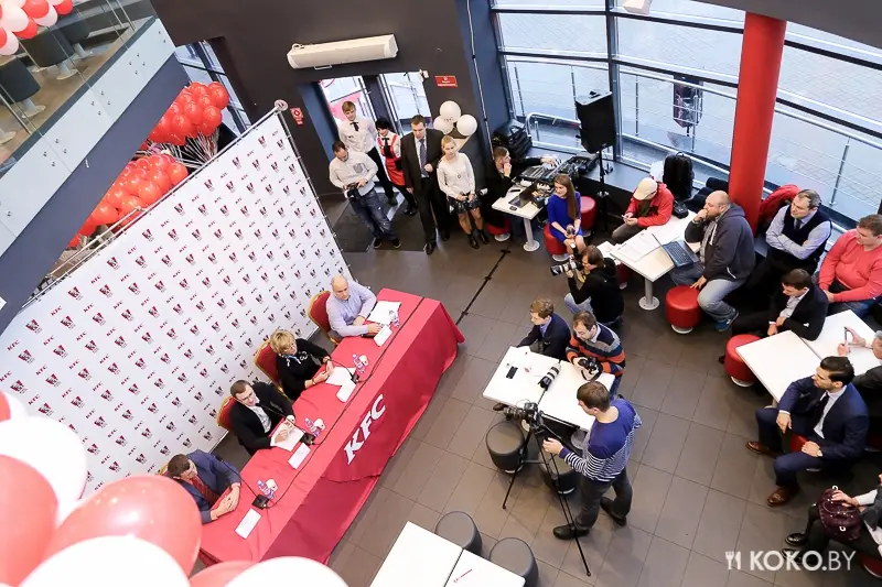 Фотоотчеты: Феерическое открытие «KFC» с блэкджеком и бесплатными напитками. И 4 каверзных вопроса