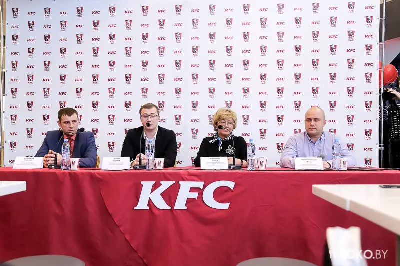 Фотоотчеты: Феерическое открытие «KFC» с блэкджеком и бесплатными напитками. И 4 каверзных вопроса
