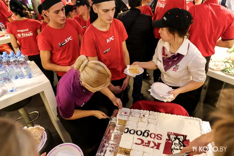 Фотоотчеты: Феерическое открытие «KFC» с блэкджеком и бесплатными напитками. И 4 каверзных вопроса