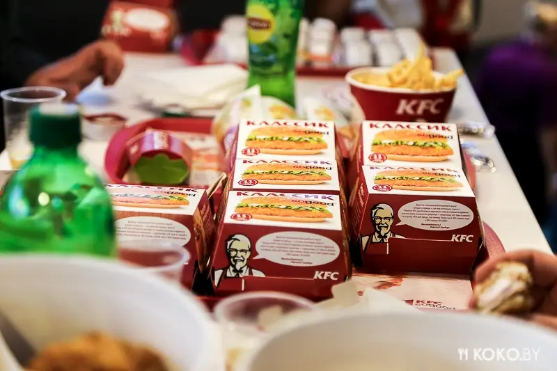 Фотоотчеты: Феерическое открытие «KFC» с блэкджеком и бесплатными напитками. И 4 каверзных вопроса