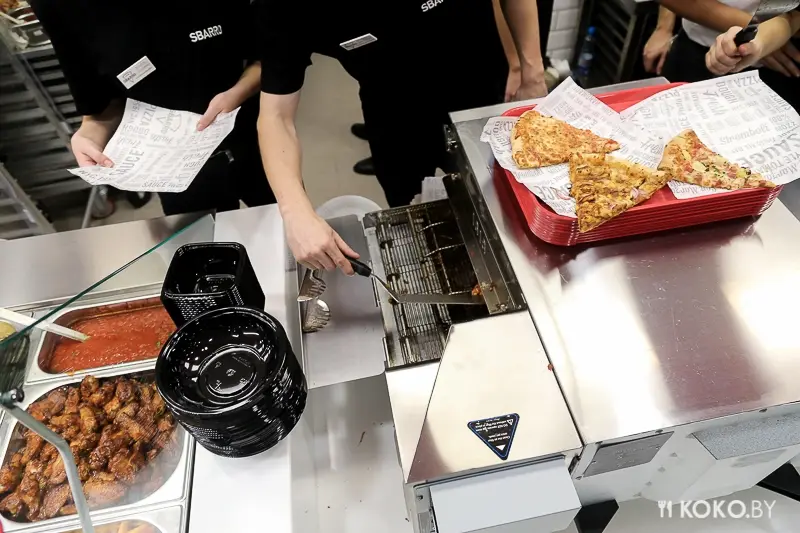 Заведения: Пиццерию «SBARRO» уже атакуют минчане. Репортаж с официального открытия