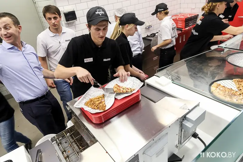 Заведения: Пиццерию «SBARRO» уже атакуют минчане. Репортаж с официального открытия