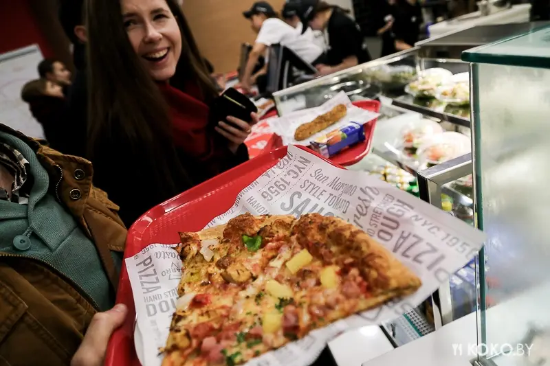 Заведения: Пиццерию «SBARRO» уже атакуют минчане. Репортаж с официального открытия