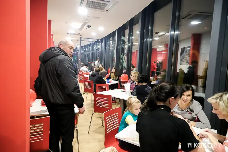 Заведения: Пиццерию «SBARRO» уже атакуют минчане. Репортаж с официального открытия