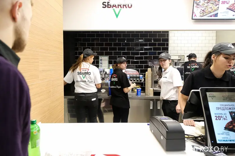 Заведения: Пиццерию «SBARRO» уже атакуют минчане. Репортаж с официального открытия