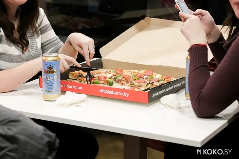Заведения: Пиццерию «SBARRO» уже атакуют минчане. Репортаж с официального открытия