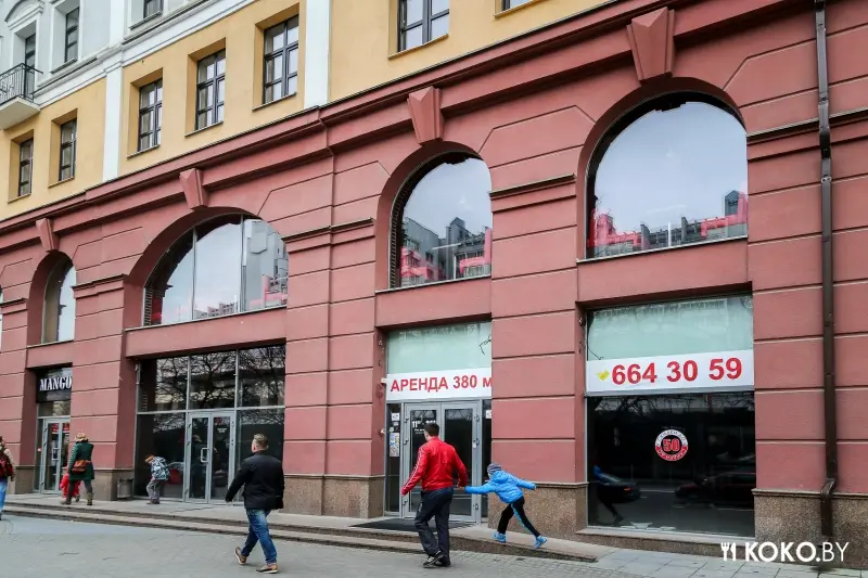 Первый в Минске «Burger Master» ещё не открылся, а уже заманивает безлимитными напитками