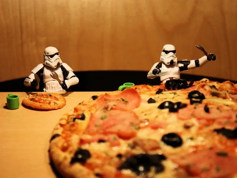 Минск: Сегодня в ТЦ «Рига» открылась вторая по счету пиццерия «Domino's Pizza»