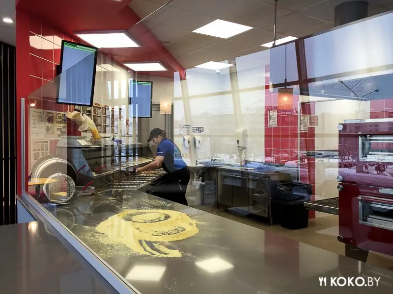 Минск: Сегодня в ТЦ «Рига» открылась вторая по счету пиццерия «Domino's Pizza»