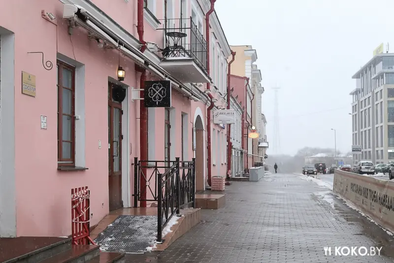 Минск: В вегетарианском кафе под названием «Счастье Здесь» уже кормят Дениса Блища