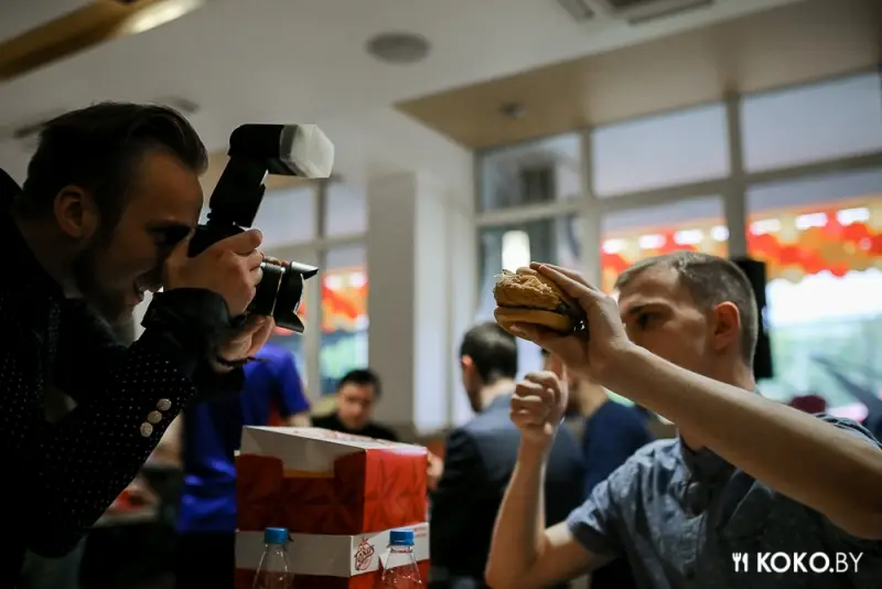 Фотоотчеты: 130$ на обеды: безумная давка в день открытия «Texas Chicken» в Минске