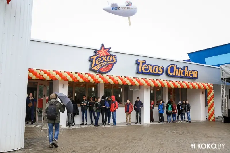 Фотоотчеты: 130$ на обеды: безумная давка в день открытия «Texas Chicken» в Минске