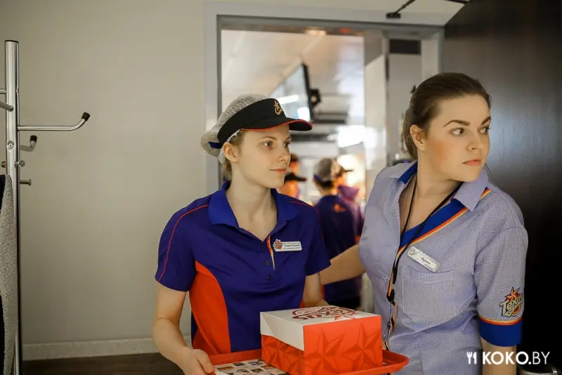Фотоотчеты: 130$ на обеды: безумная давка в день открытия «Texas Chicken» в Минске