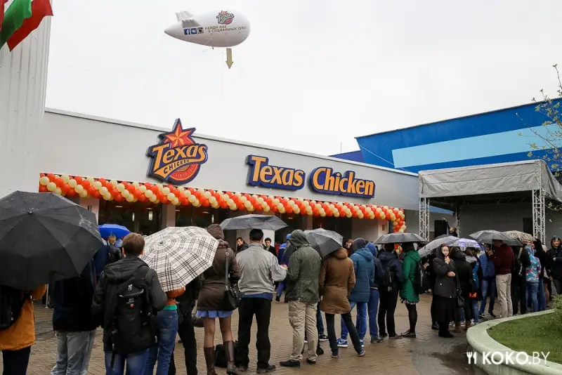 Фотоотчеты: 130$ на обеды: безумная давка в день открытия «Texas Chicken» в Минске