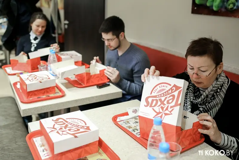 Фотоотчеты: 130$ на обеды: безумная давка в день открытия «Texas Chicken» в Минске