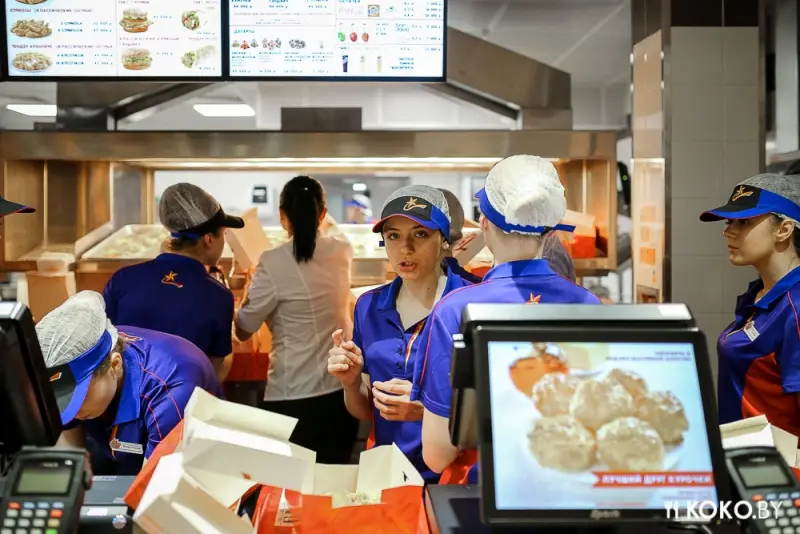 Фотоотчеты: 130$ на обеды: безумная давка в день открытия «Texas Chicken» в Минске