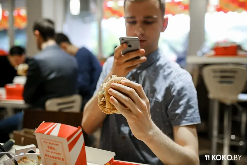 Фотоотчеты: 130$ на обеды: безумная давка в день открытия «Texas Chicken» в Минске
