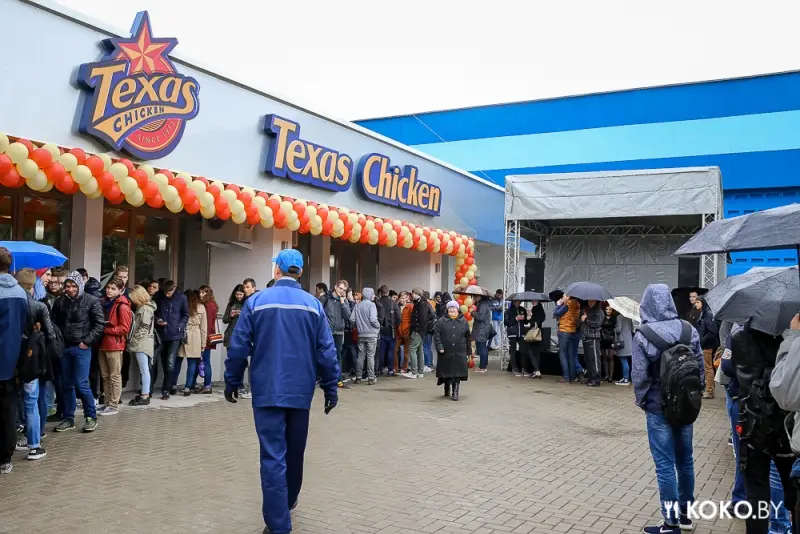 Фотоотчеты: 130$ на обеды: безумная давка в день открытия «Texas Chicken» в Минске