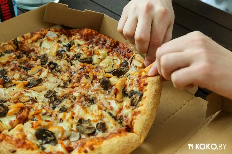 Заведения: Какая из американских пицц в Минске круче: Papa John's, Domino's или Sbarro