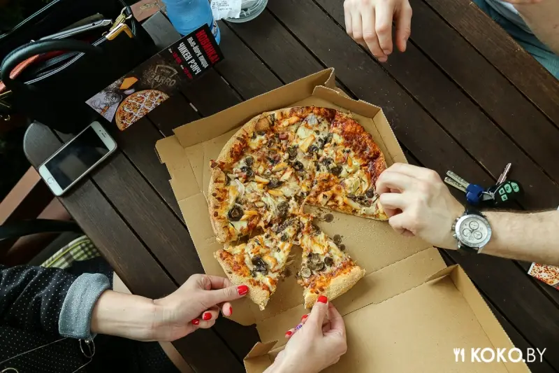 Заведения: Какая из американских пицц в Минске круче: Papa John's, Domino's или Sbarro