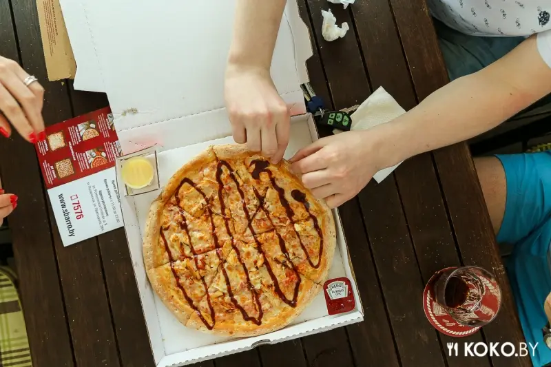 Заведения: Какая из американских пицц в Минске круче: Papa John's, Domino's или Sbarro