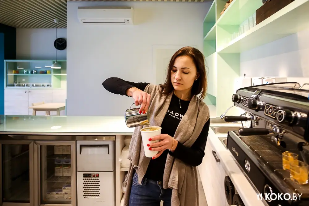 Минск: Новый кофешоп сети «You Coffee» с живыми канарейками в районе БЦ «Парус»